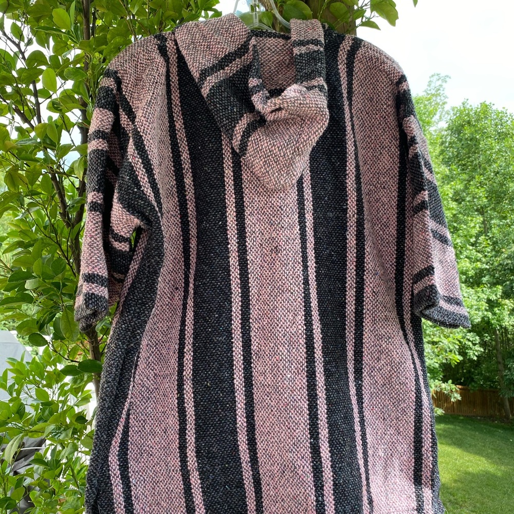 Vintage 5Focus Cotton Blend Pink & Gray Short Sleeve Mexican Baja Poncho - Picture 2 of 5